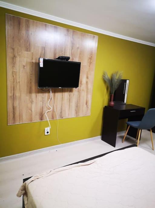 Apartament студиото е партер от жилищна сграда. център.