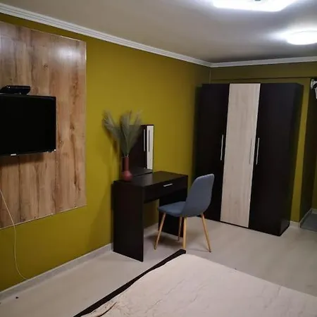 Студиото Е Партер От Жилищна Сграда. Топ Център. Varna Exterior photo