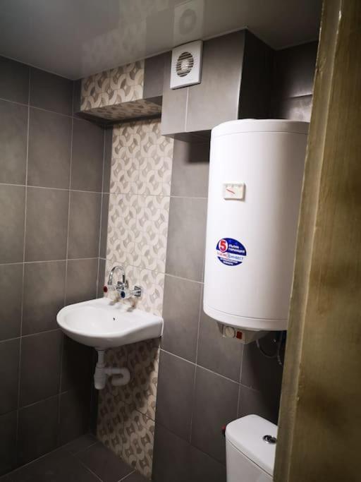 Apartment студиото е партер от жилищна сграда. център. Warna