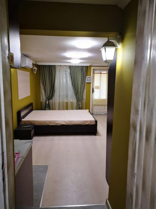 Apartment студиото е партер от жилищна сграда. център.